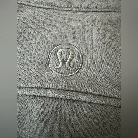 Lululemon scuba sweater size M/L excellent condition - Picture 9 of 10